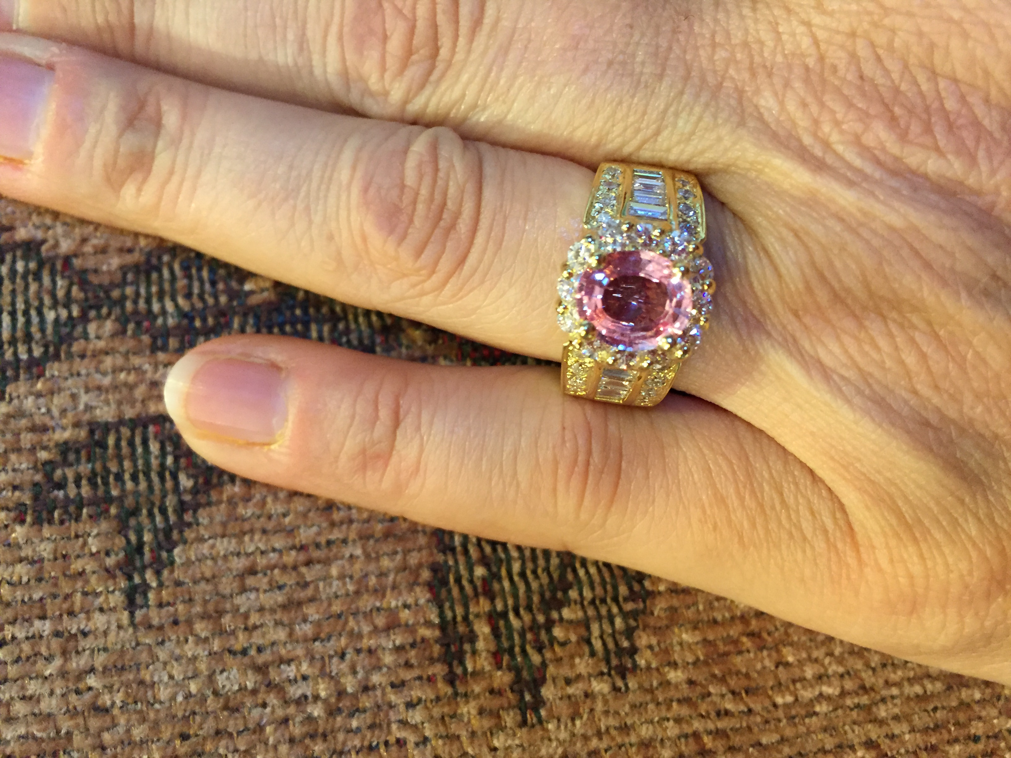 18k Yellow Gold 3.7ct GIA Certified Padparadscha Sapphire & Diamonds Ring - Image 6
