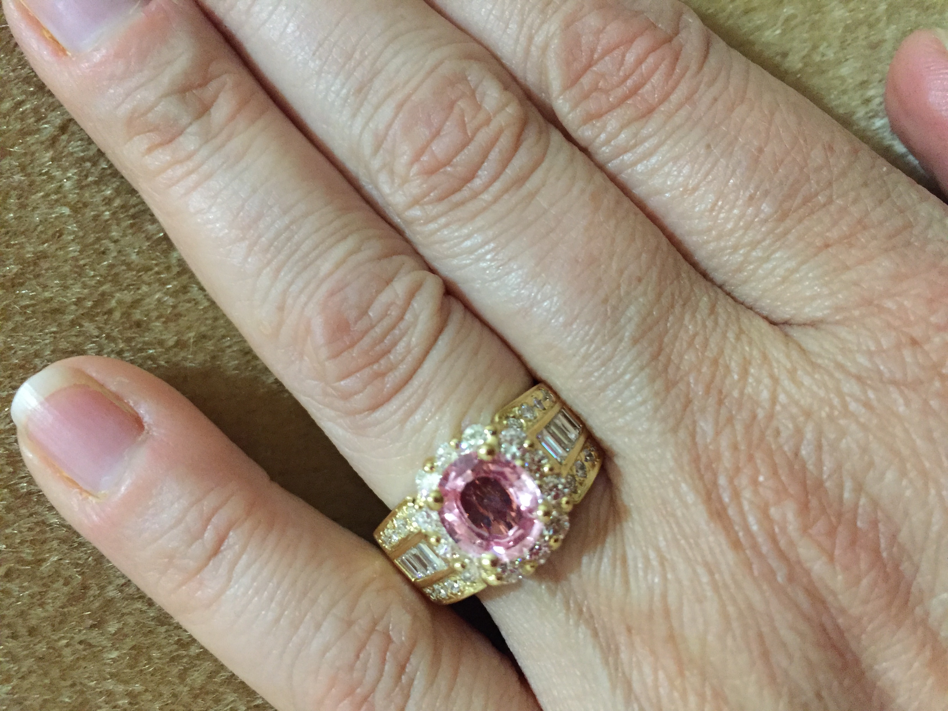 18k Yellow Gold 3.7ct GIA Certified Padparadscha Sapphire & Diamonds Ring - Image 3