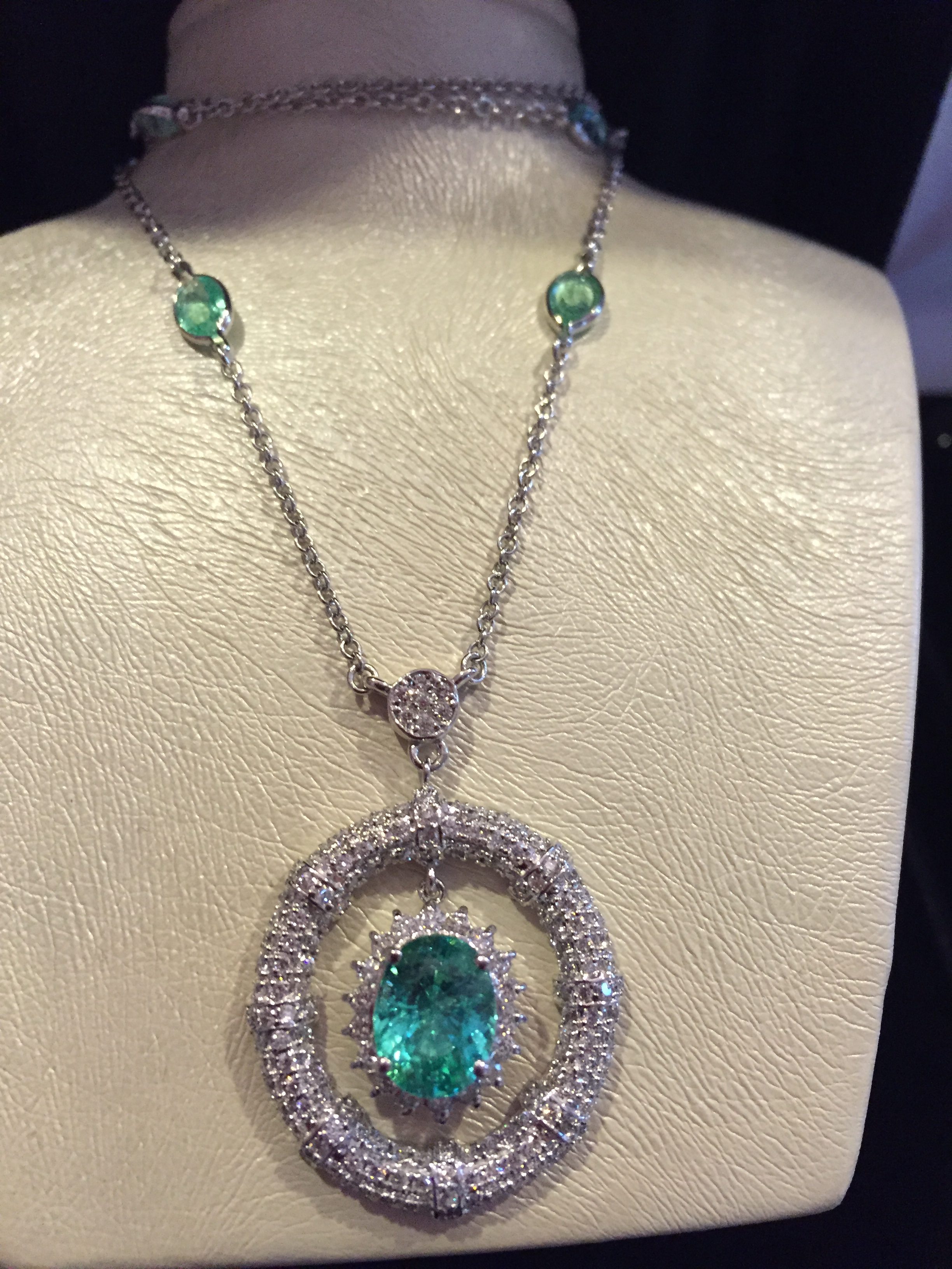 18k White Gold 6.03ct GIA Certified Museum Grade Paraiba & Diamonds Necklace - Image 6