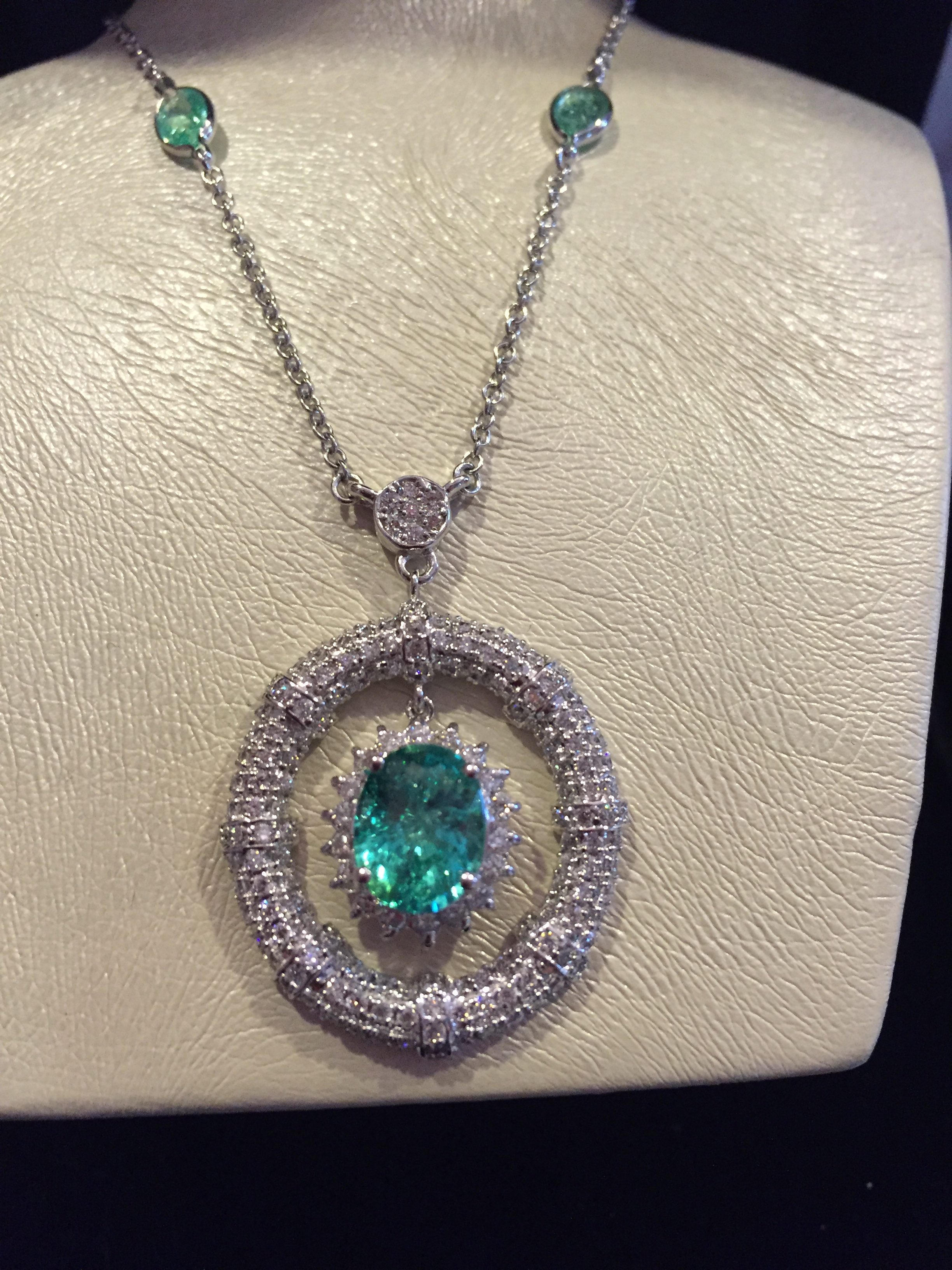 18k White Gold 6.03ct GIA Certified Museum Grade Paraiba & Diamonds Necklace - Image 3
