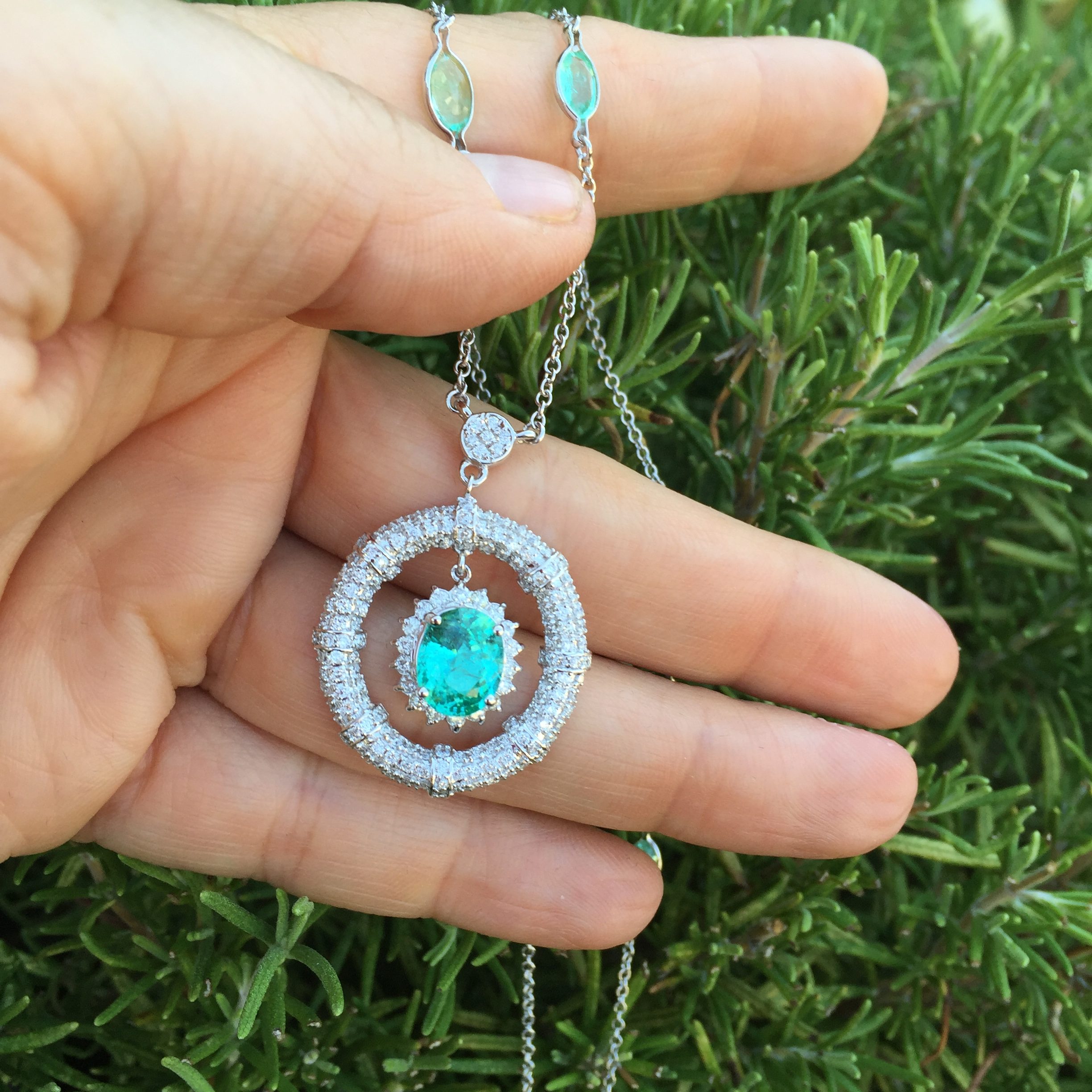 18k White Gold 6.03ct GIA Certified Museum Grade Paraiba & Diamonds Necklace - Image 2