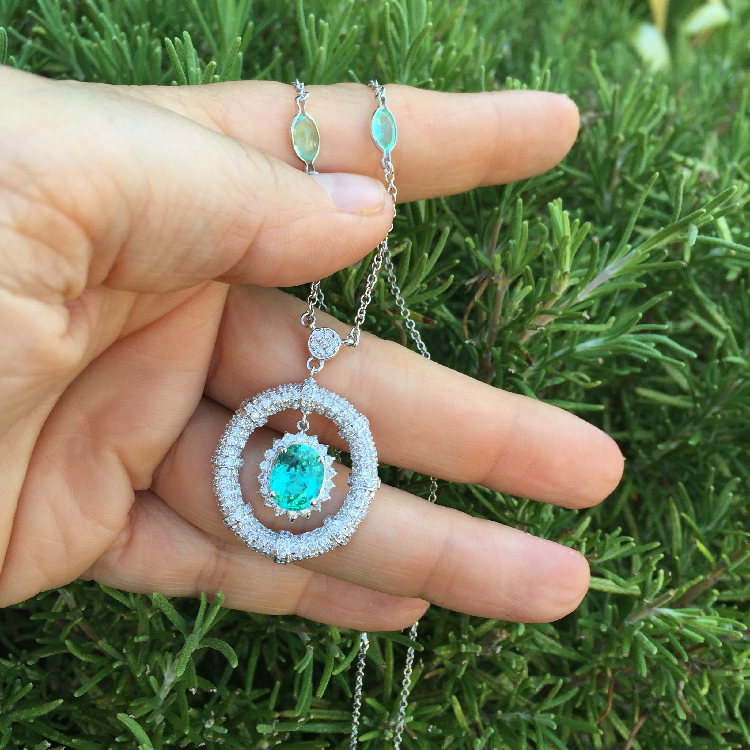 18k White Gold 6.03ct GIA Certified Museum Grade Paraiba & Diamonds Necklace - Image 10