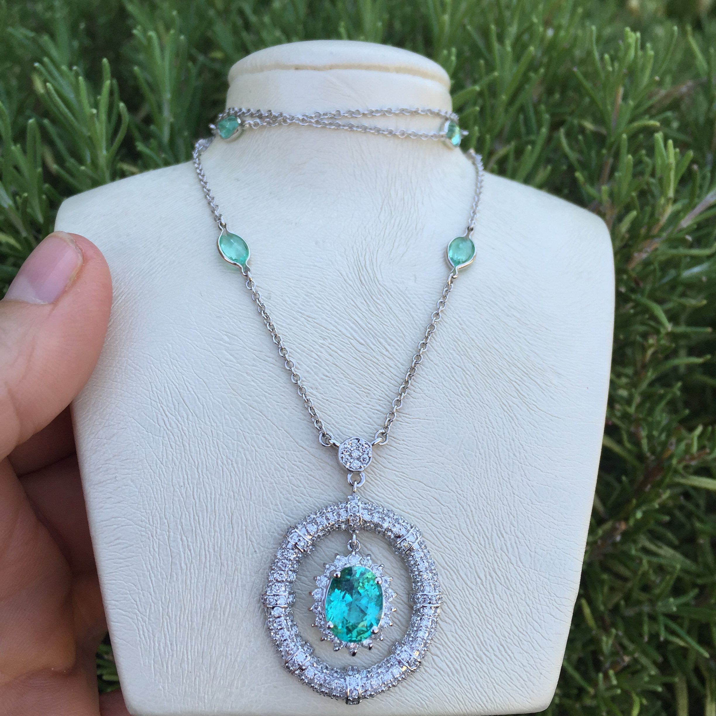 18k White Gold 6.03ct GIA Certified Museum Grade Paraiba & Diamonds Necklace - Image 7