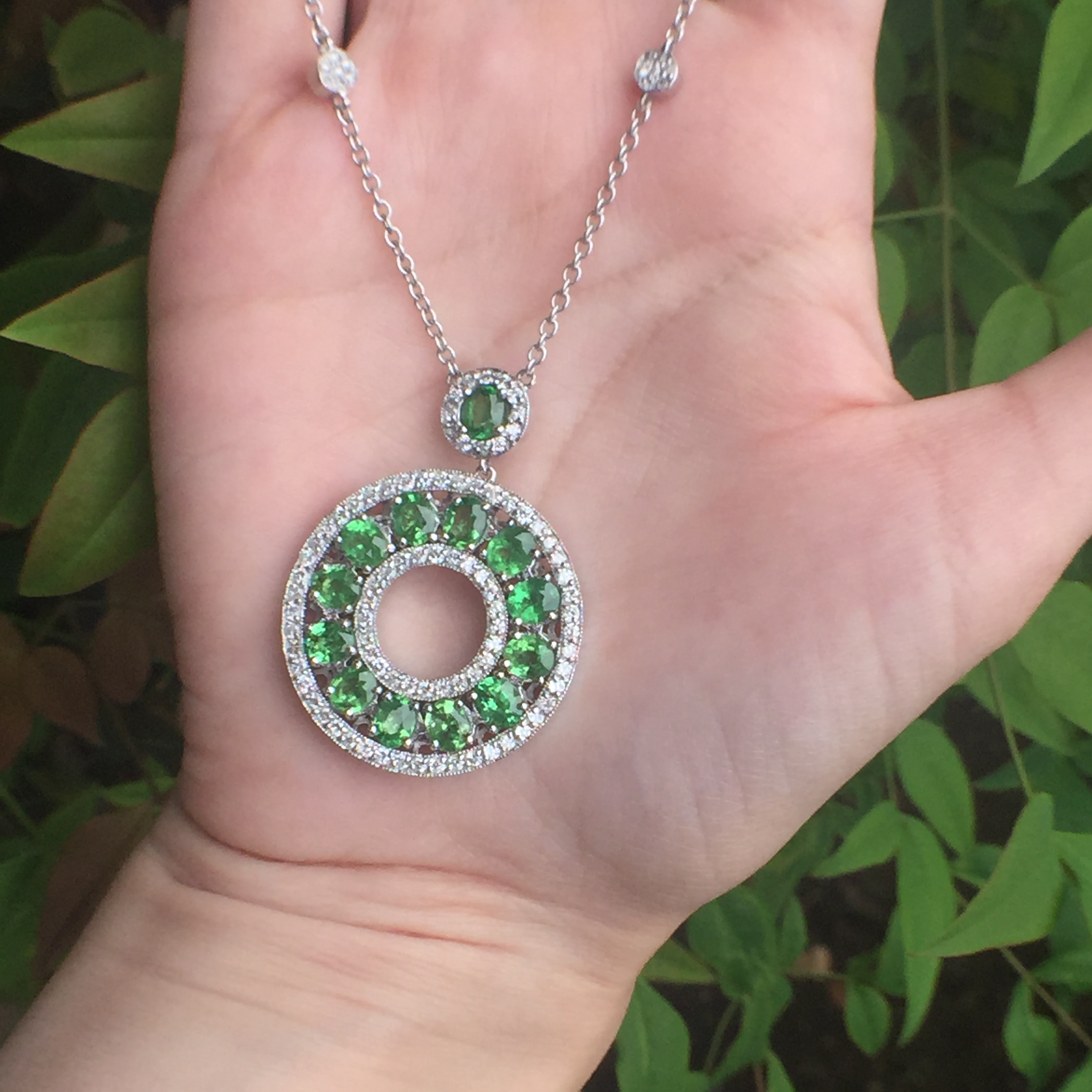14k White Gold 9.48ct Tsavorites & Diamonds Necklace - Image 6