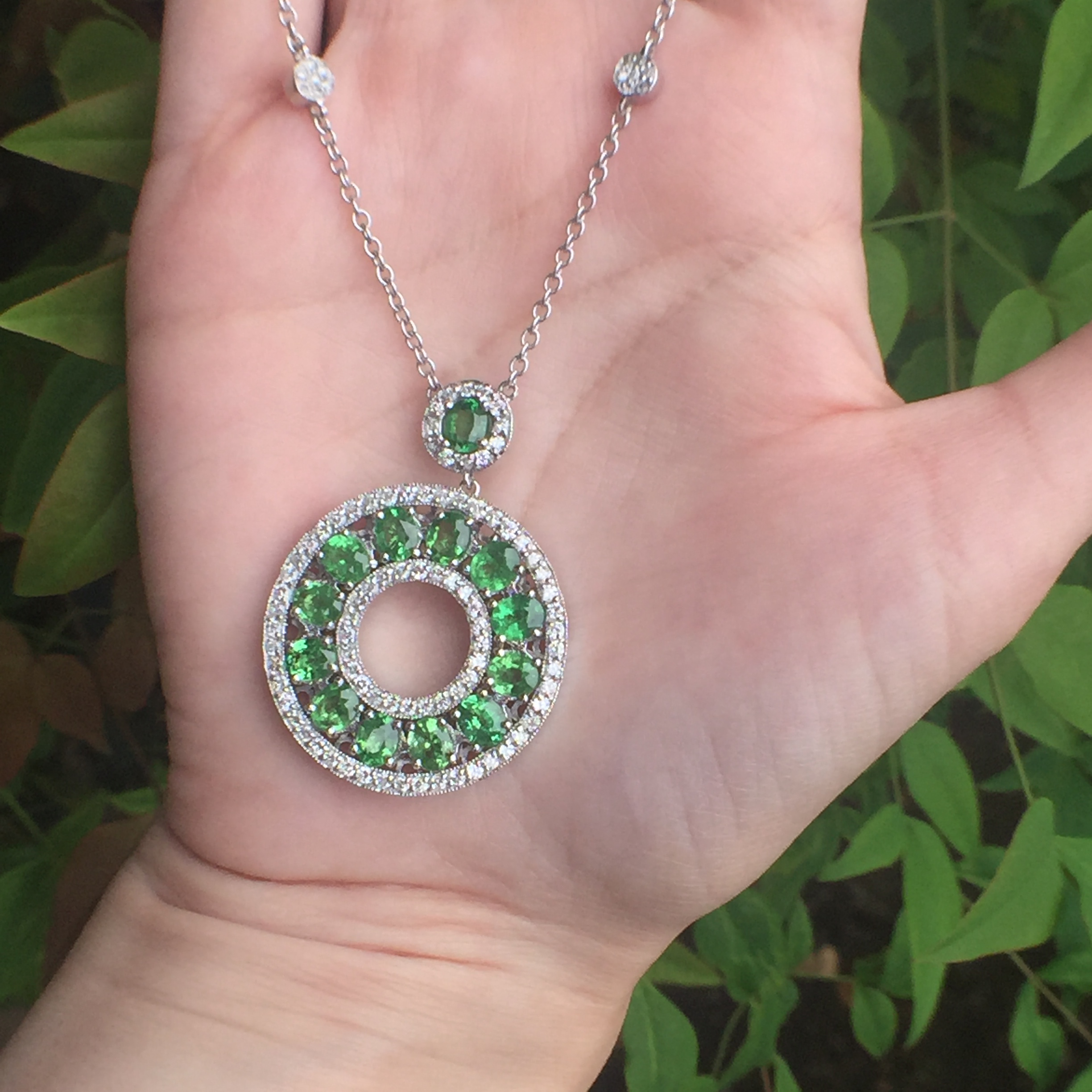 14k White Gold 9.48ct Tsavorites & Diamonds Necklace - Image 2