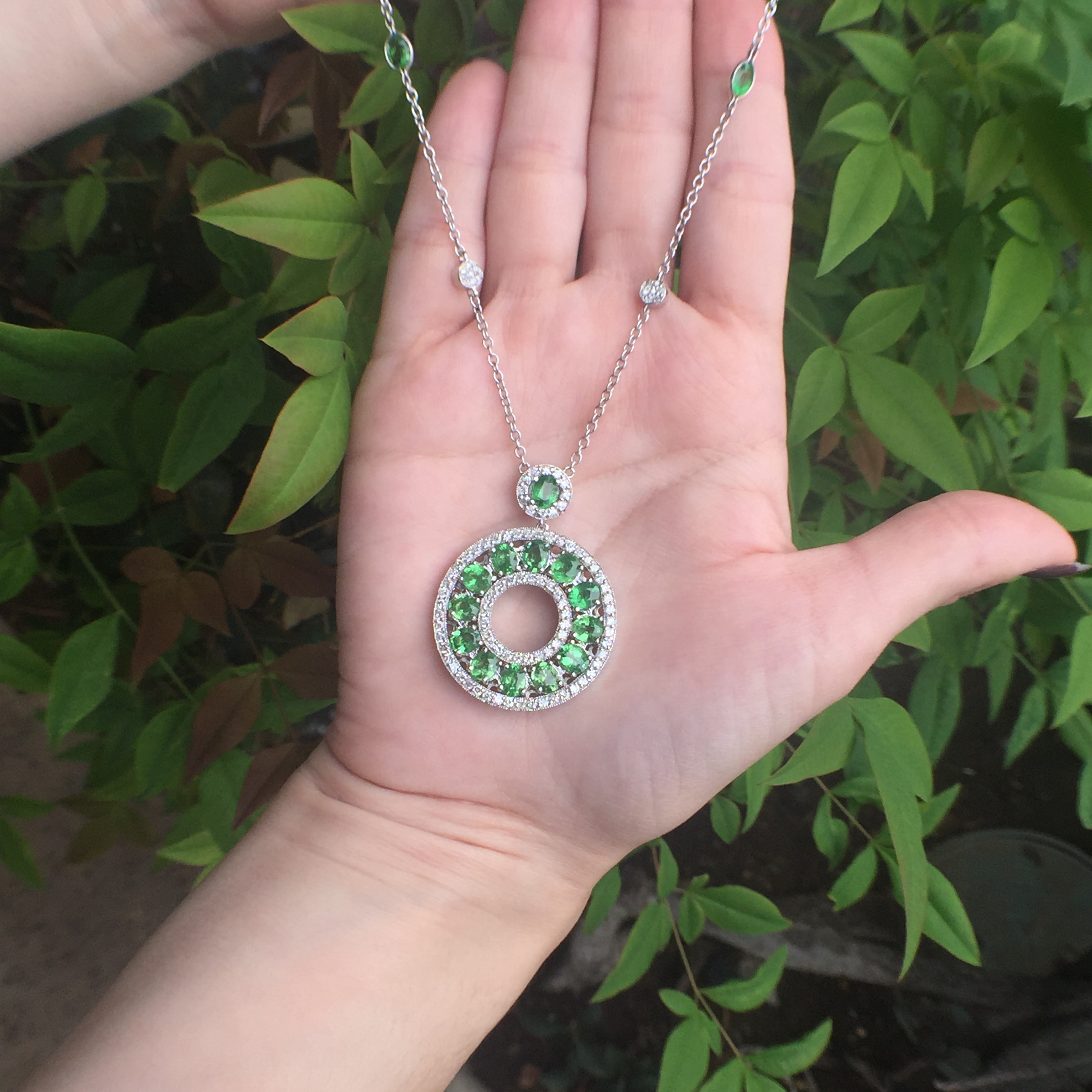 14k White Gold 9.48ct Tsavorites & Diamonds Necklace - Image 8