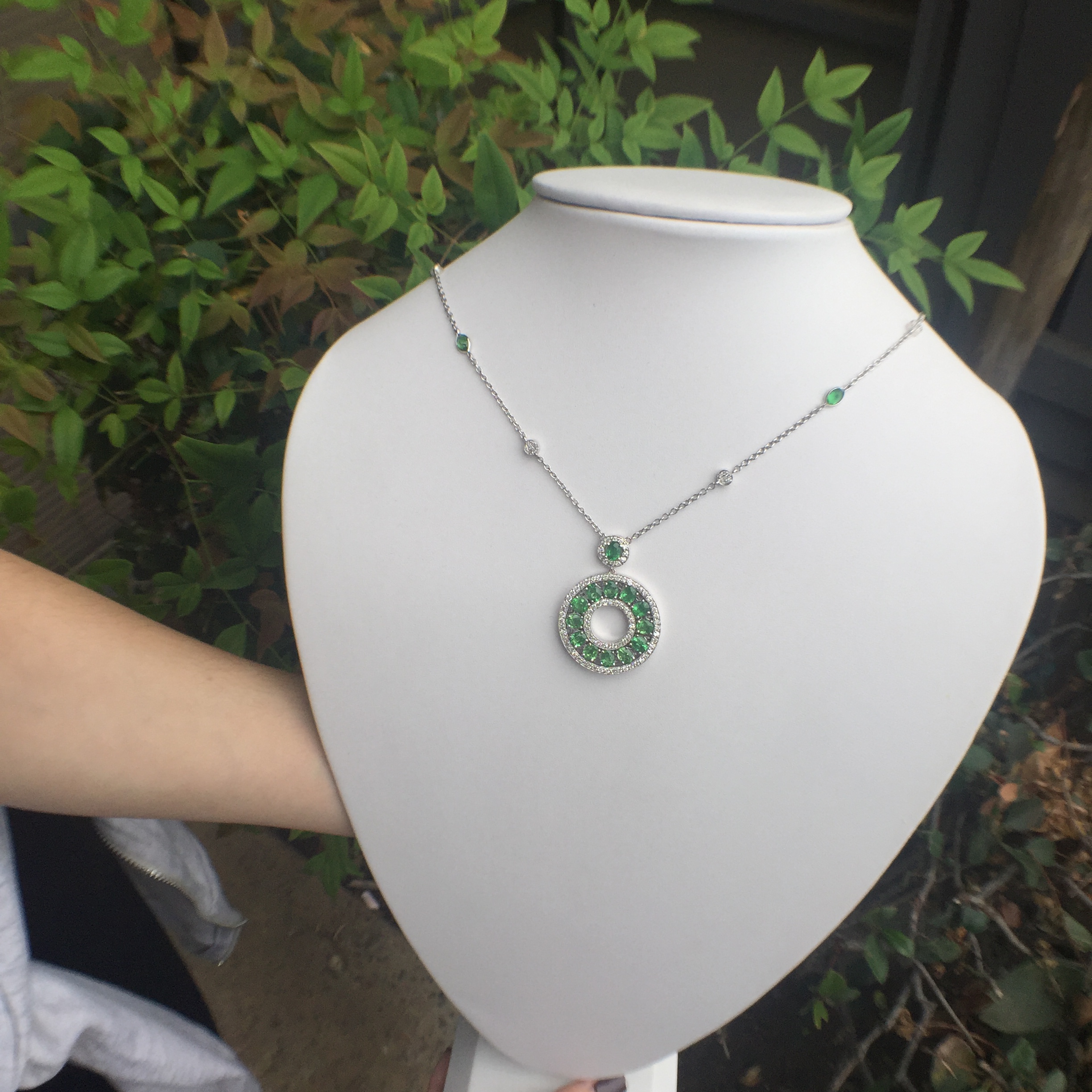14k White Gold 9.48ct Tsavorites & Diamonds Necklace - Image 13