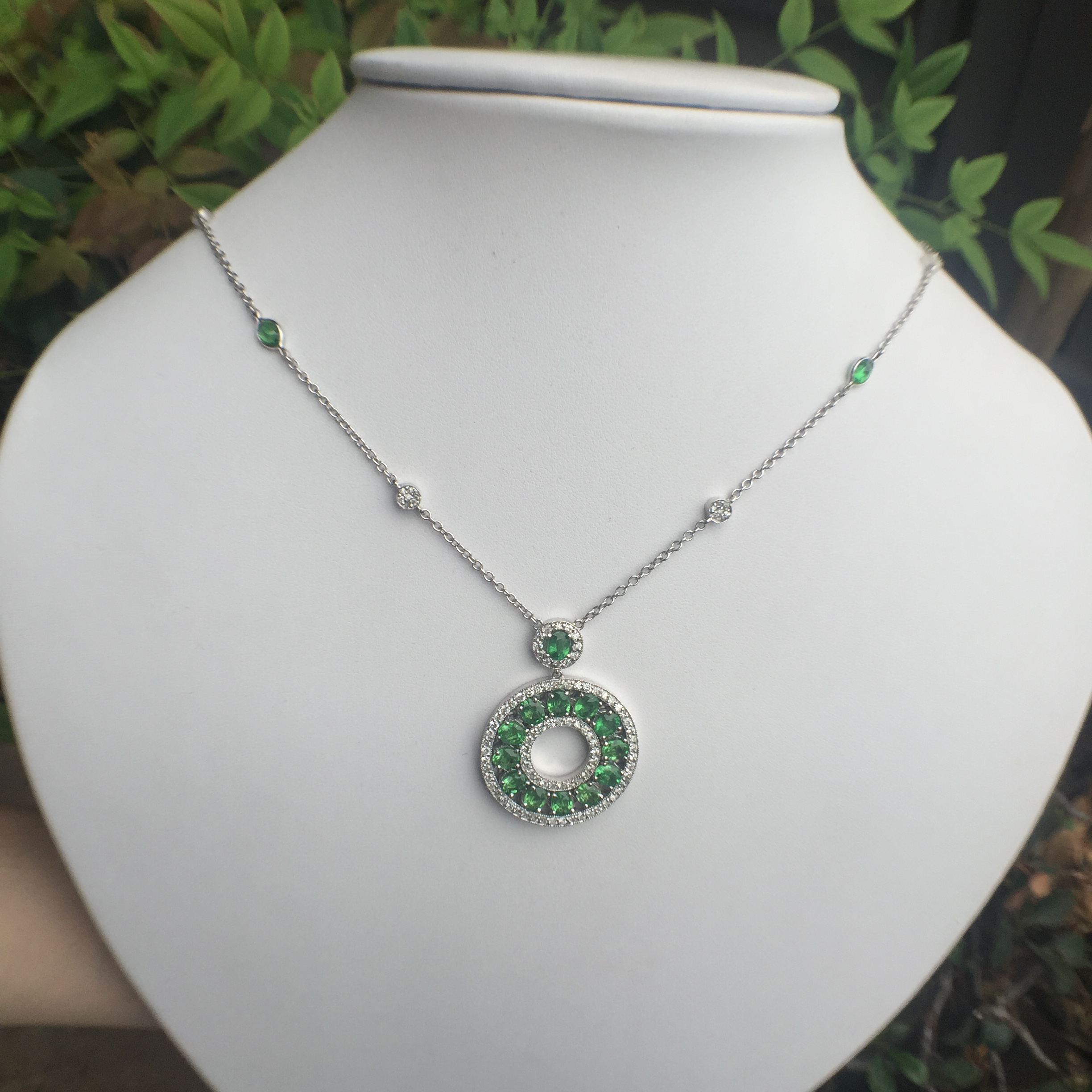 14k White Gold 9.48ct Tsavorites & Diamonds Necklace - Image 9