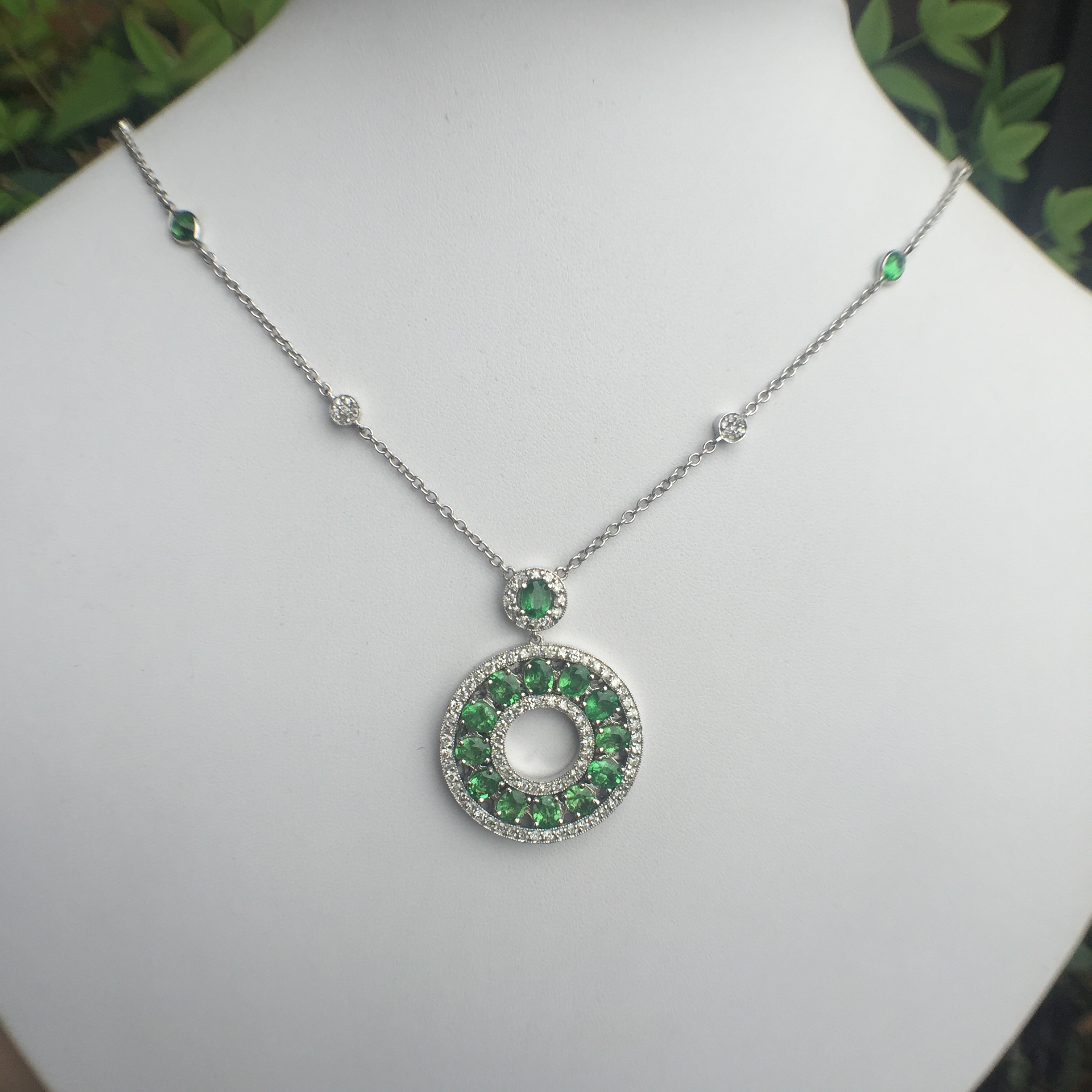 14k White Gold 9.48ct Tsavorites & Diamonds Necklace - Image 7