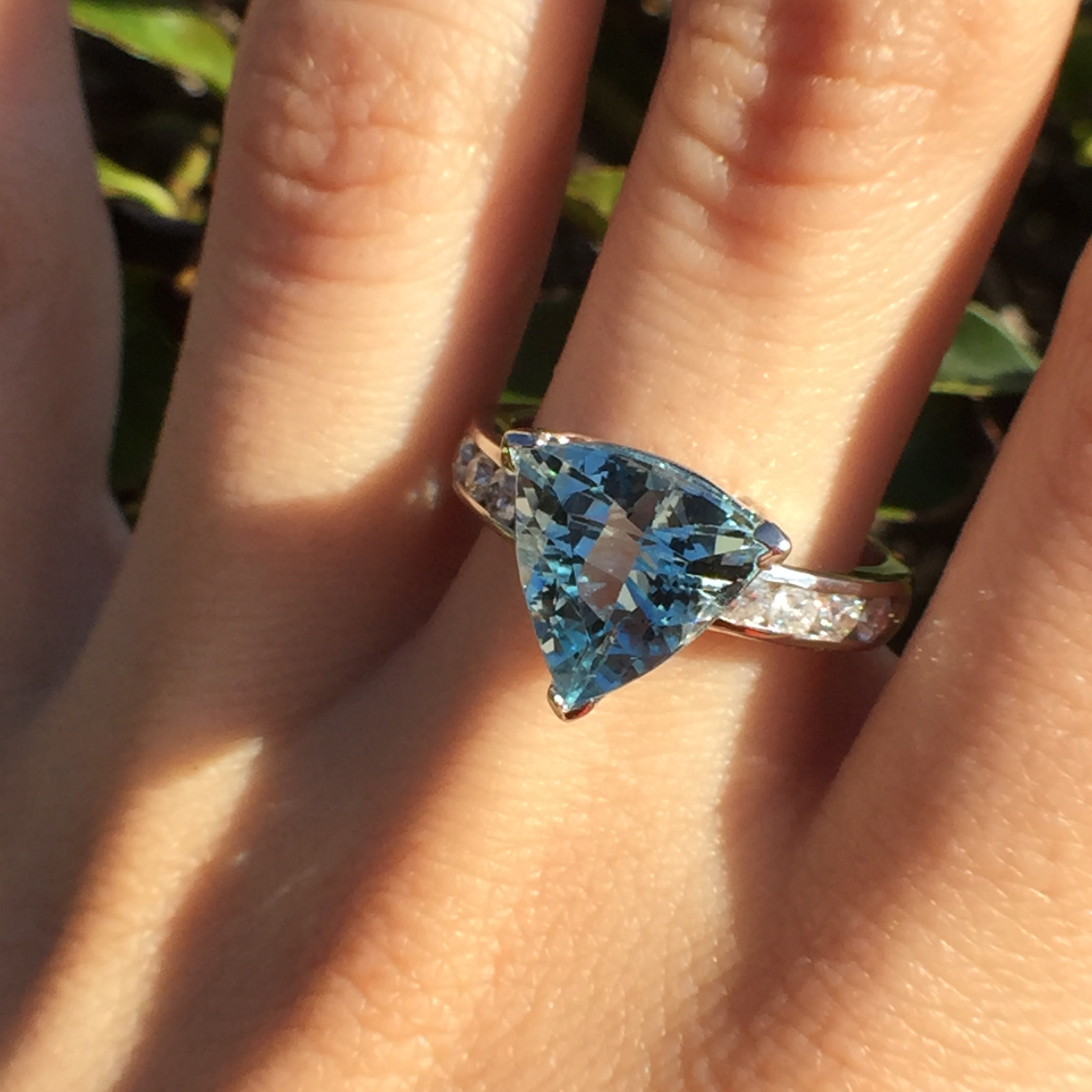 14k White Gold 2.93ct Aquamarine & Diamonds Ring - Image 2