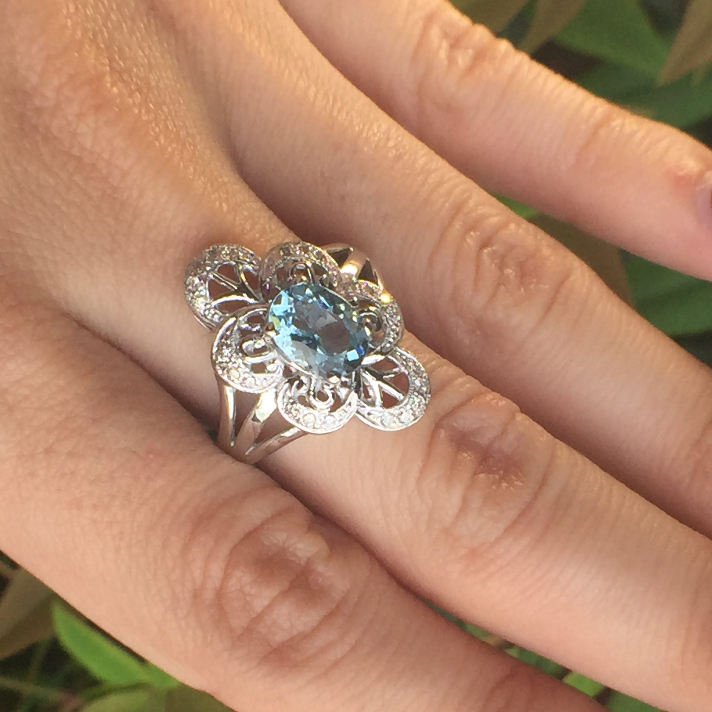 10k White Gold 1.41ct Aquamarine & Diamonds Ring