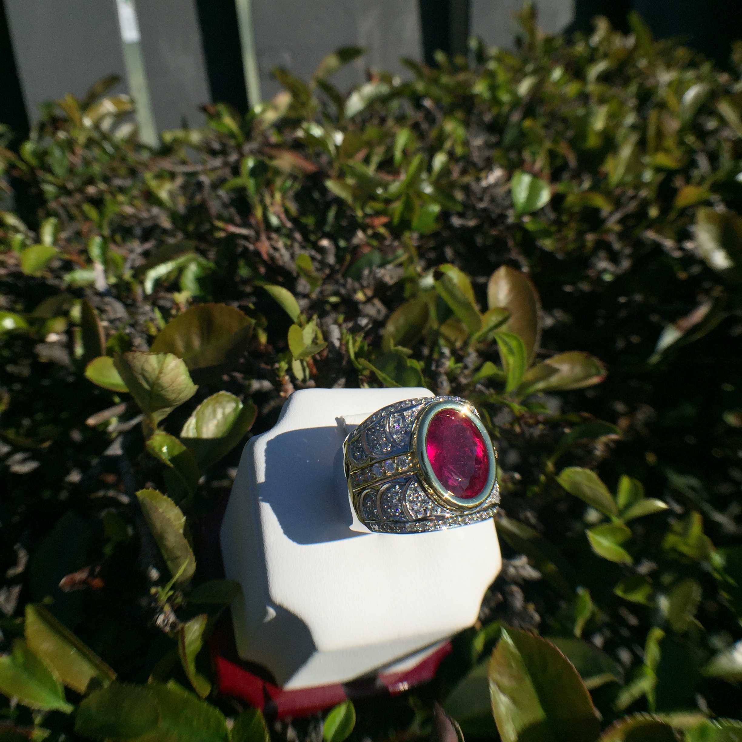 18k White & Yellow Gold 6.34ct Rubellite & VS Diamonds Ring - Image 10