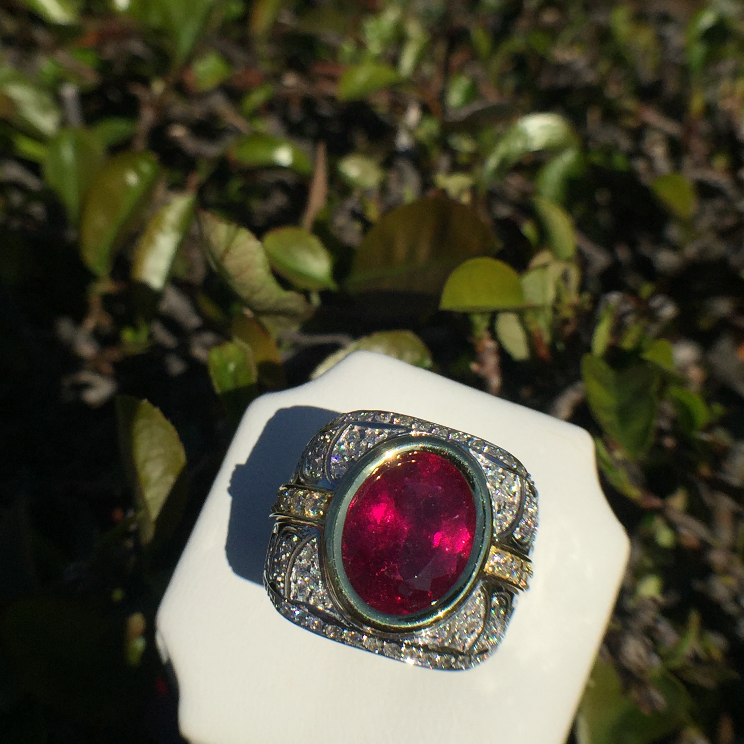 18k White & Yellow Gold 6.34ct Rubellite & VS Diamonds Ring - Image 9