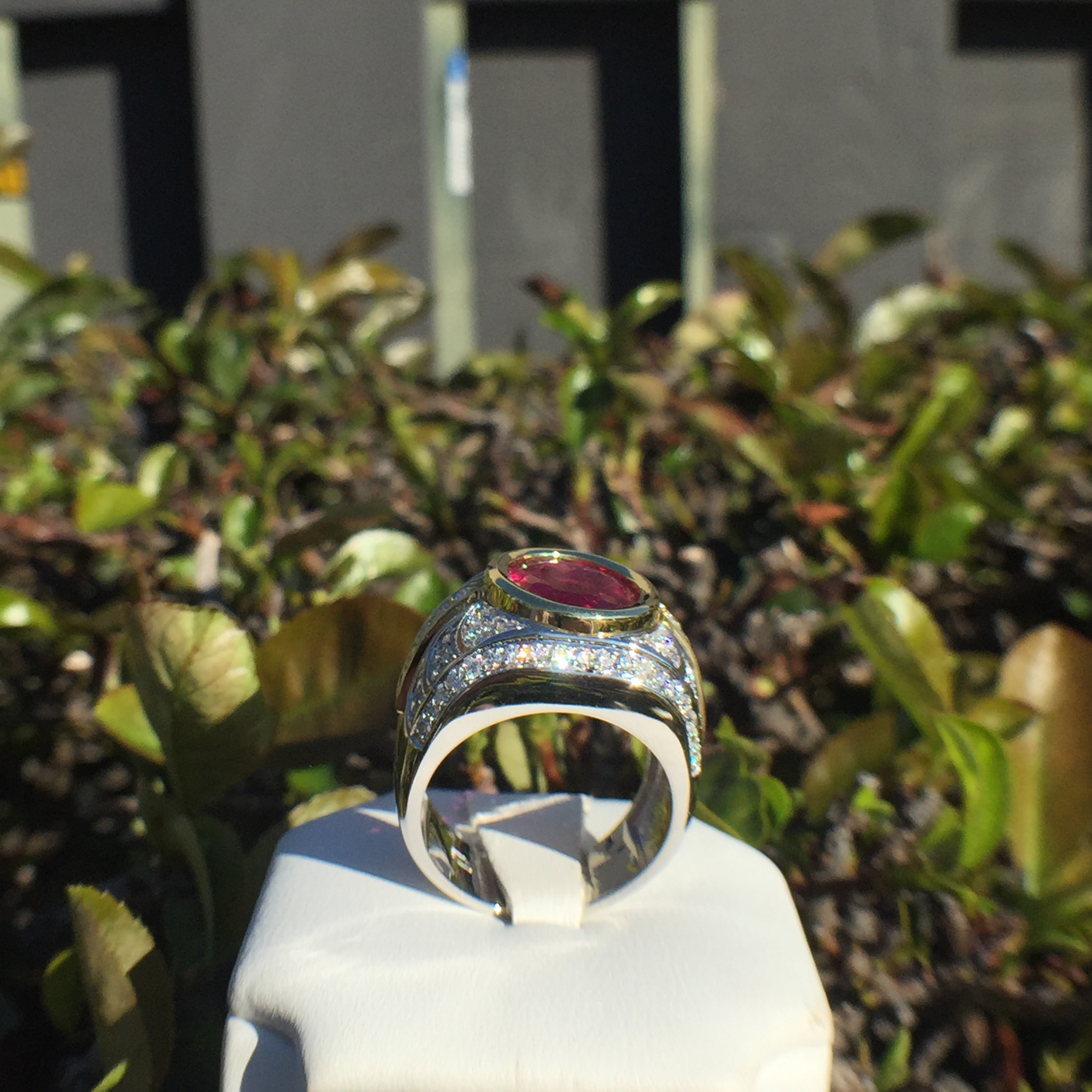 18k White & Yellow Gold 6.34ct Rubellite & VS Diamonds Ring - Image 8