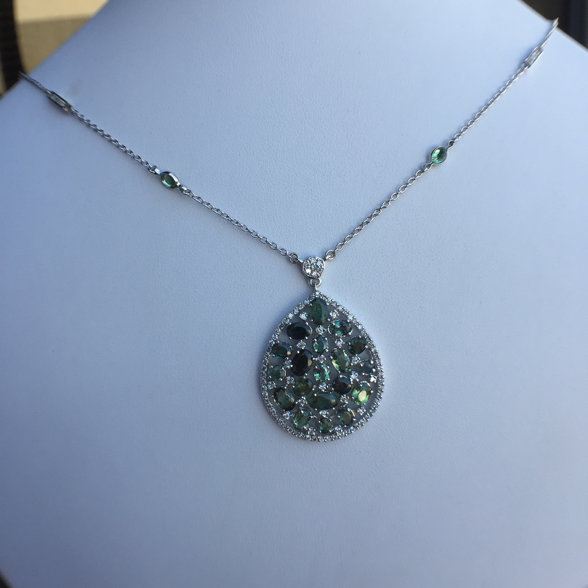18k White Gold 8.83ct Alexandrite & Diamonds Necklace - Image 8