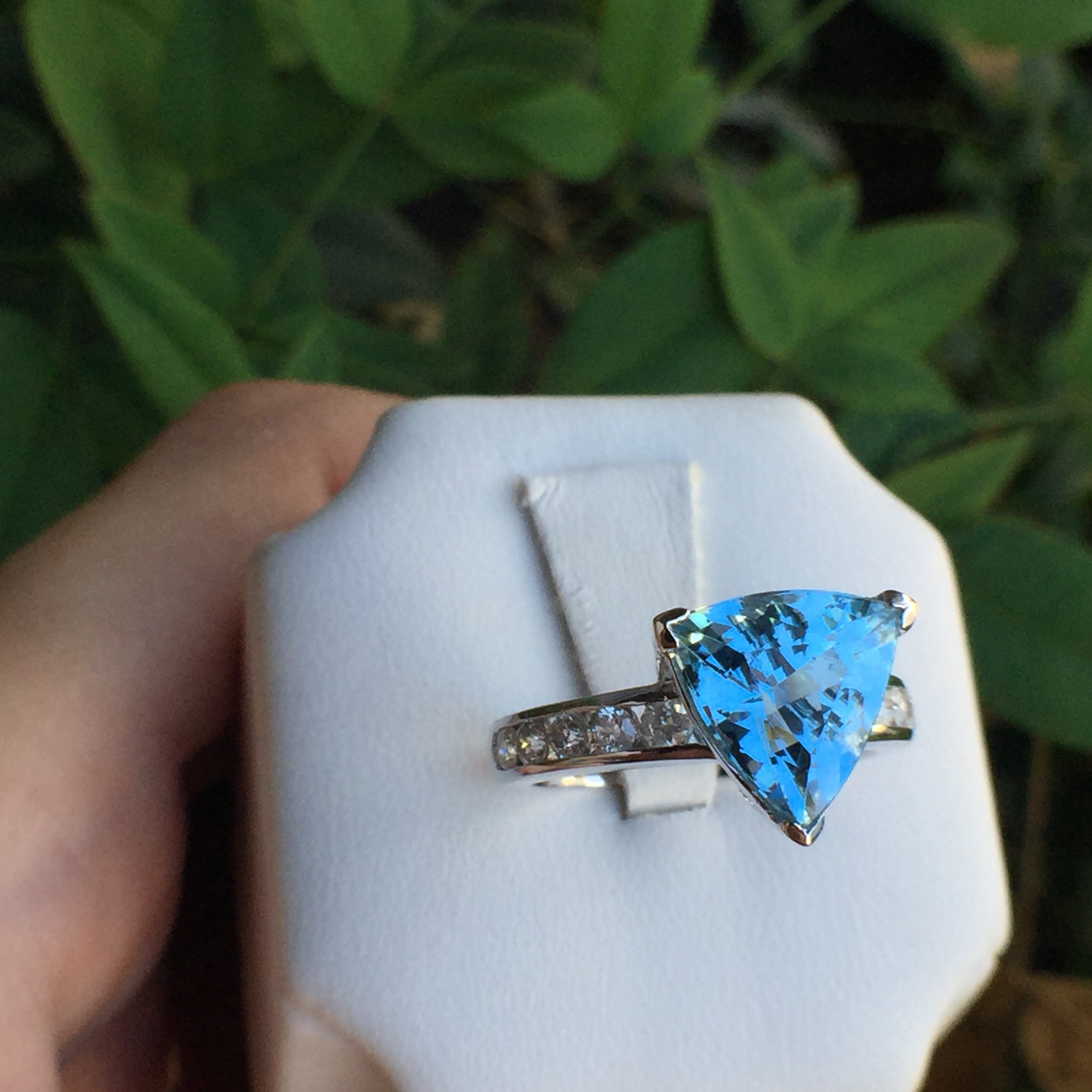 14k White Gold 2.93ct Aquamarine & Diamonds Ring