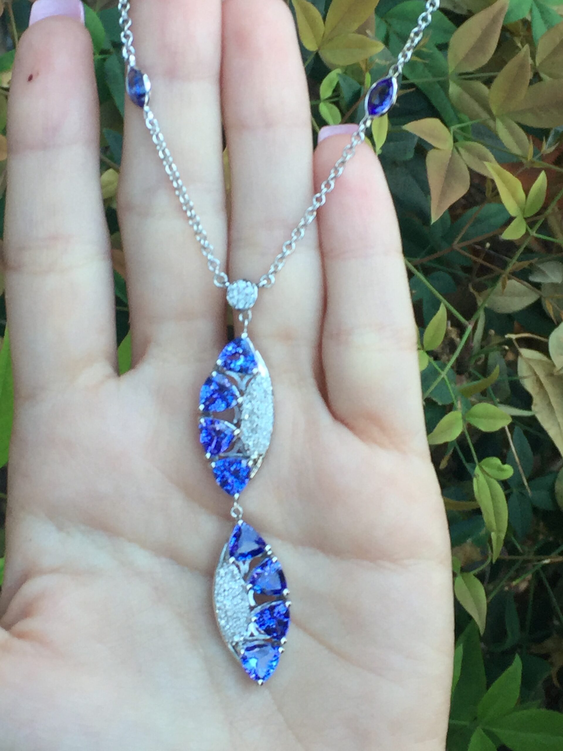 14k White Gold 9.89ct Tanzanite & Diamonds Necklace - Image 7
