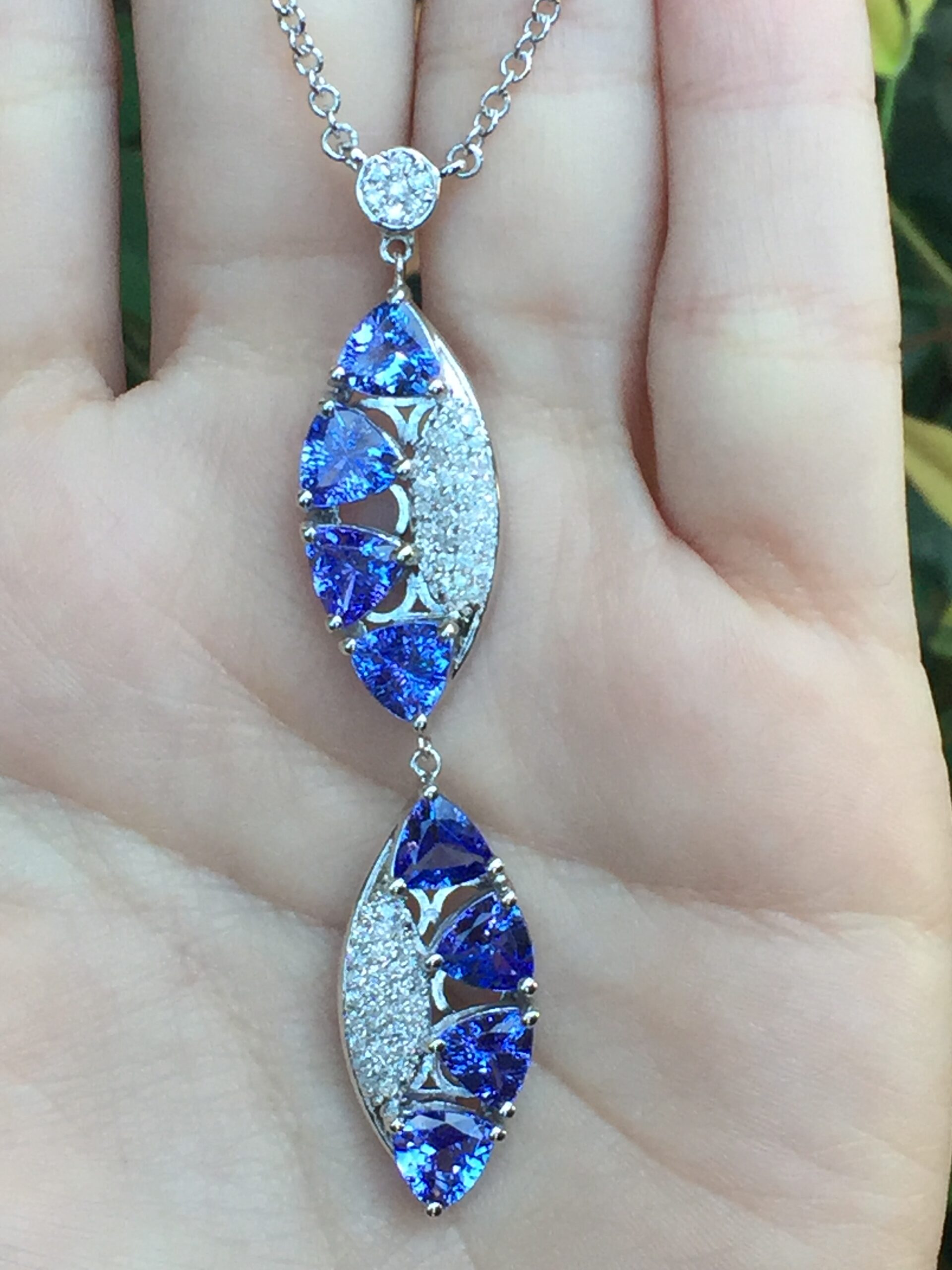 14k White Gold 9.89ct Tanzanite & Diamonds Necklace - Image 6