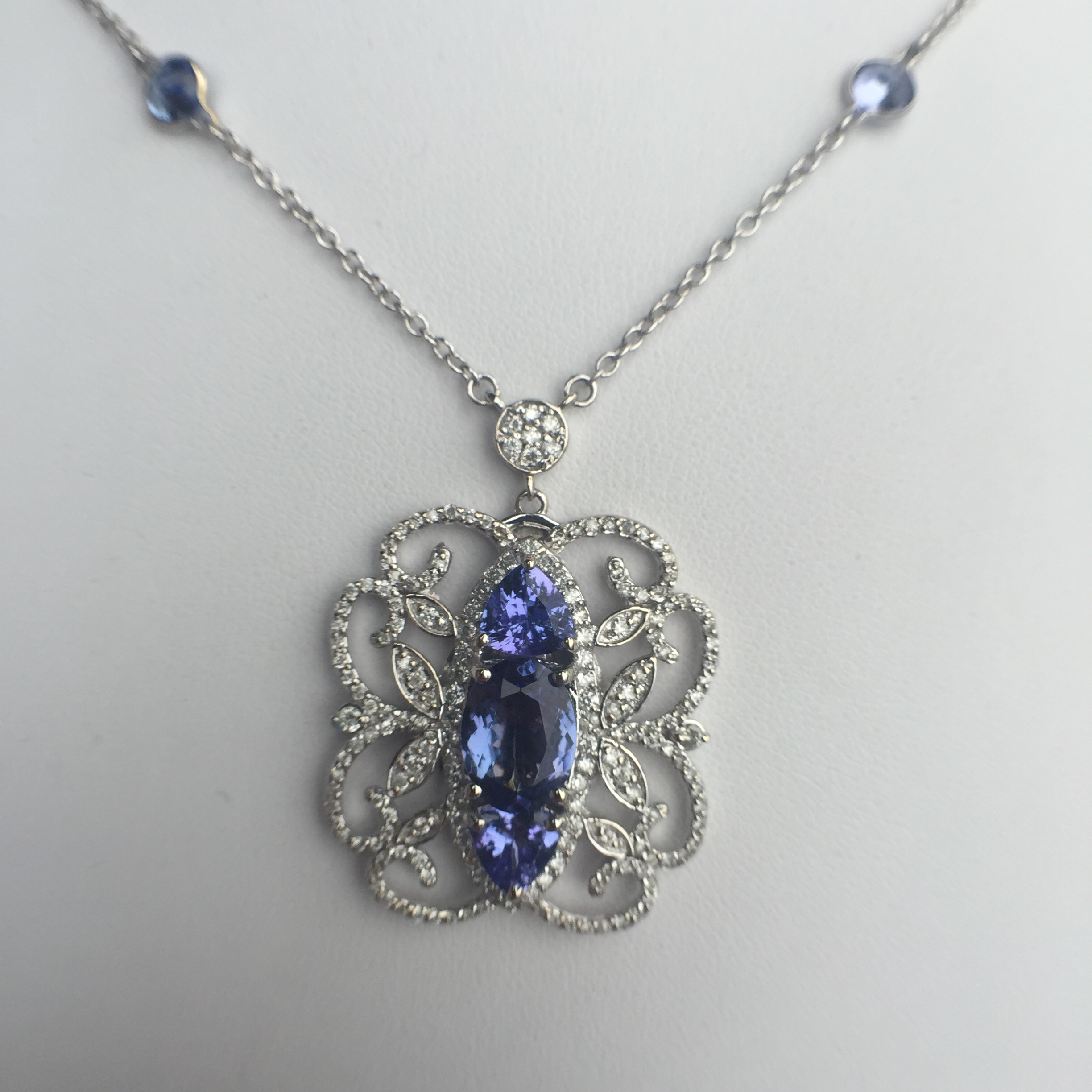 14k White Gold 6.33ct Tanzanite & Diamonds Necklace