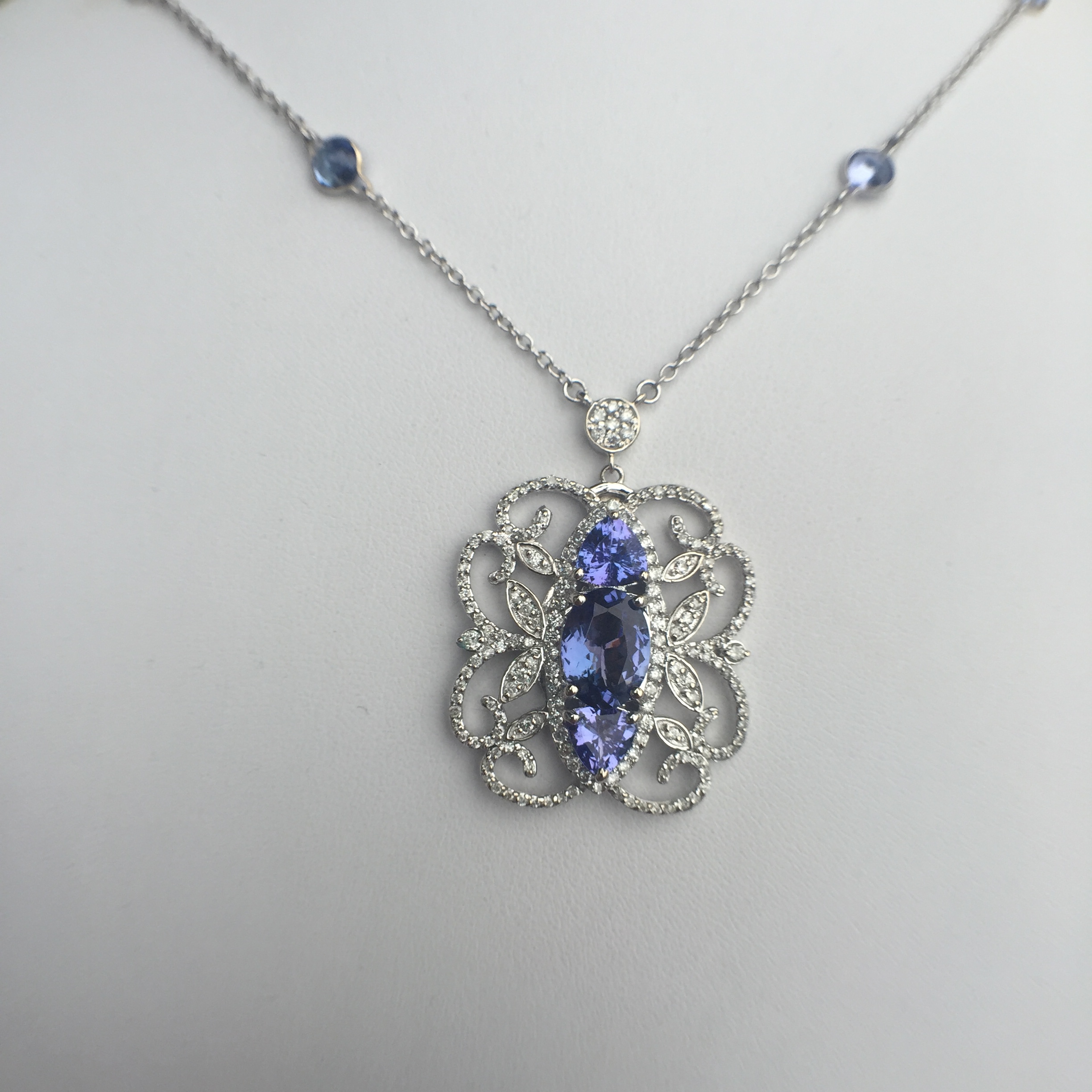 14k White Gold 6.33ct Tanzanite & Diamonds Necklace - Image 4