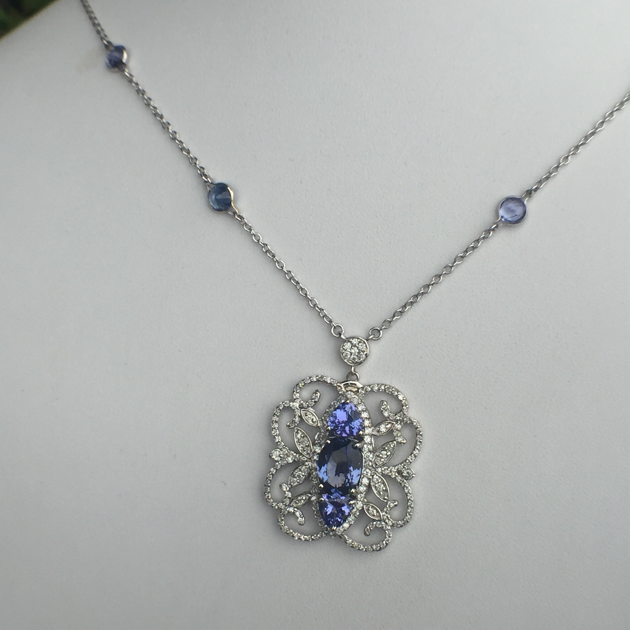 14k White Gold 6.33ct Tanzanite & Diamonds Necklace - Image 6