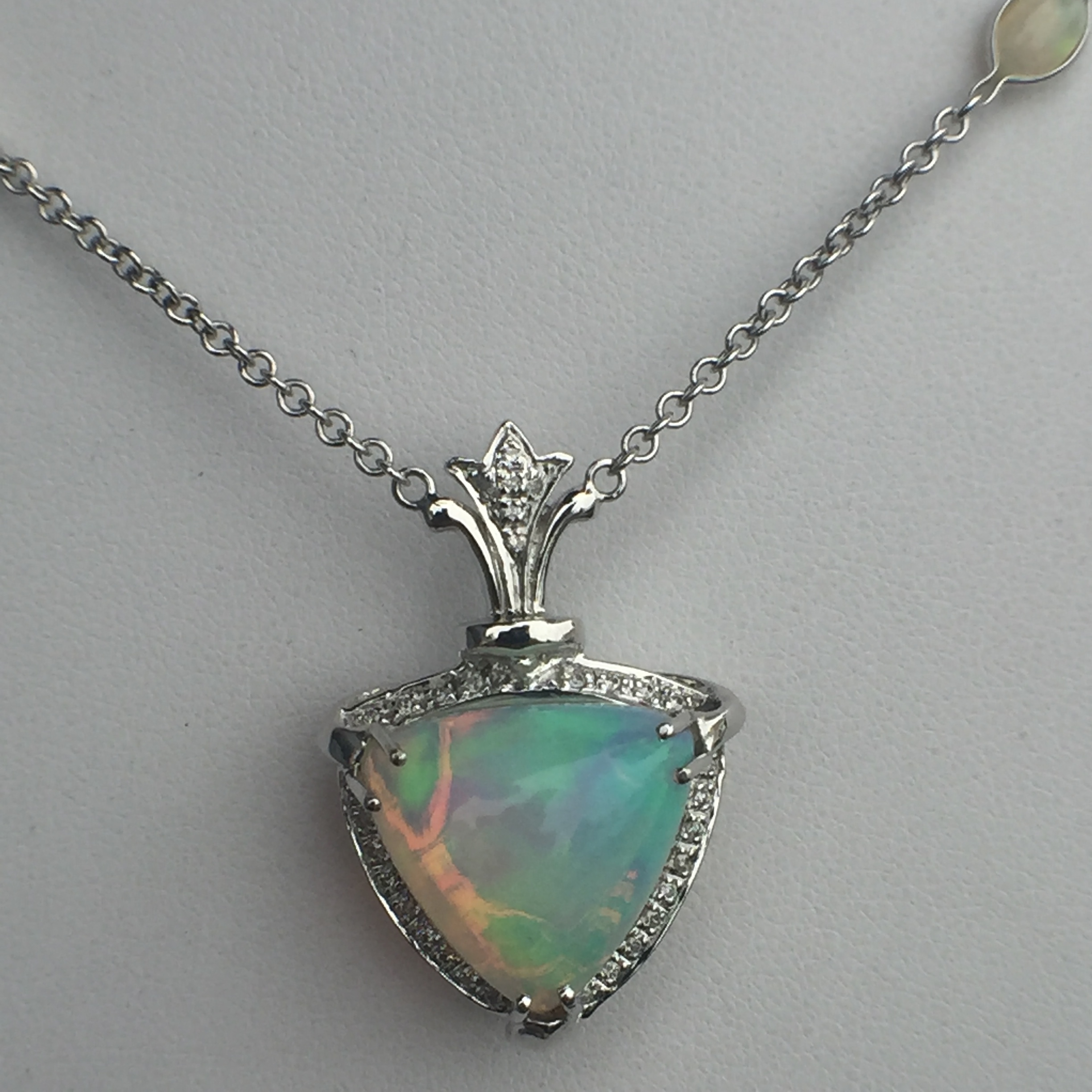 14k White Gold 8.79ct Opal & Diamonds Necklace
