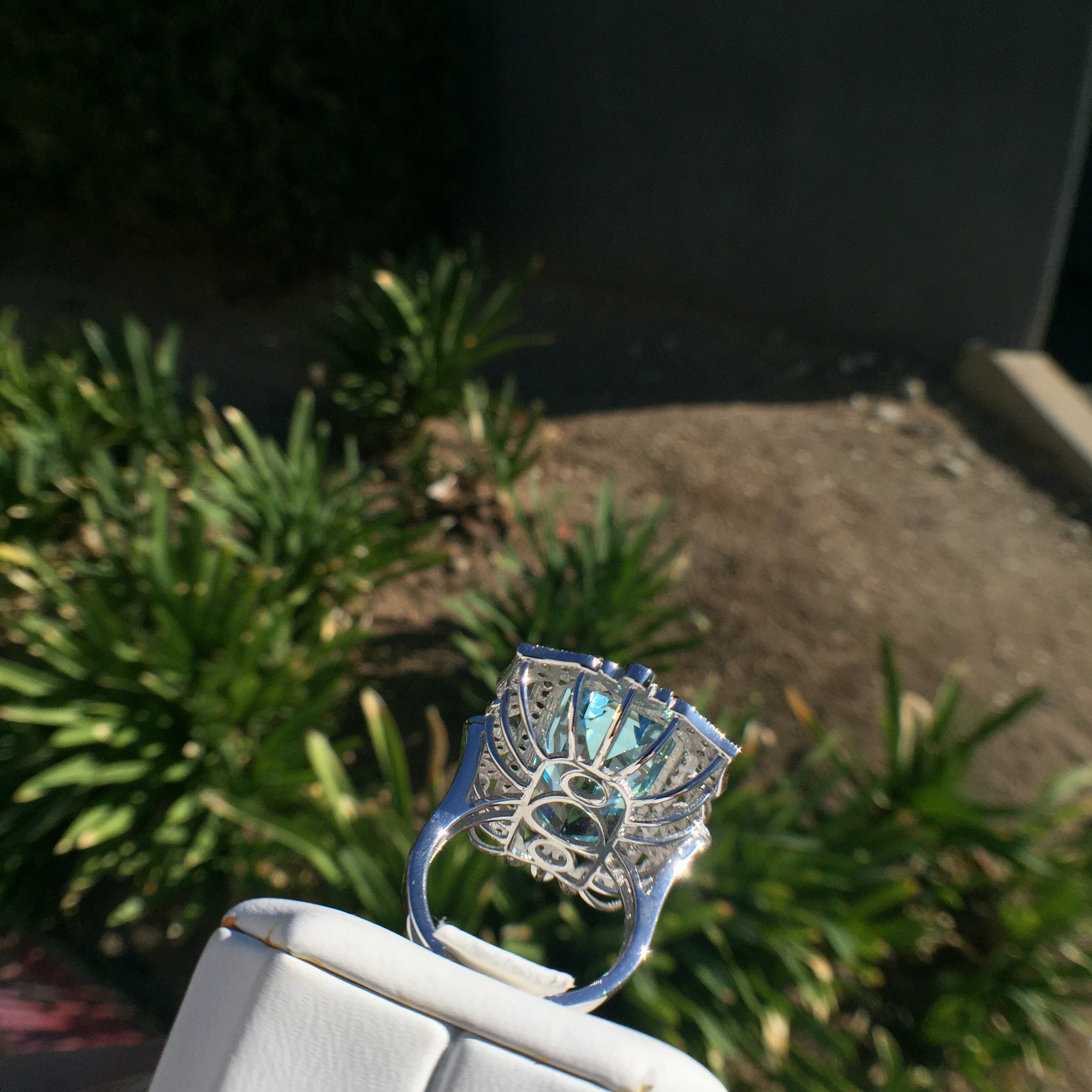 14k White Gold 18.59ct Aquamarine & Diamonds Ring - Image 5
