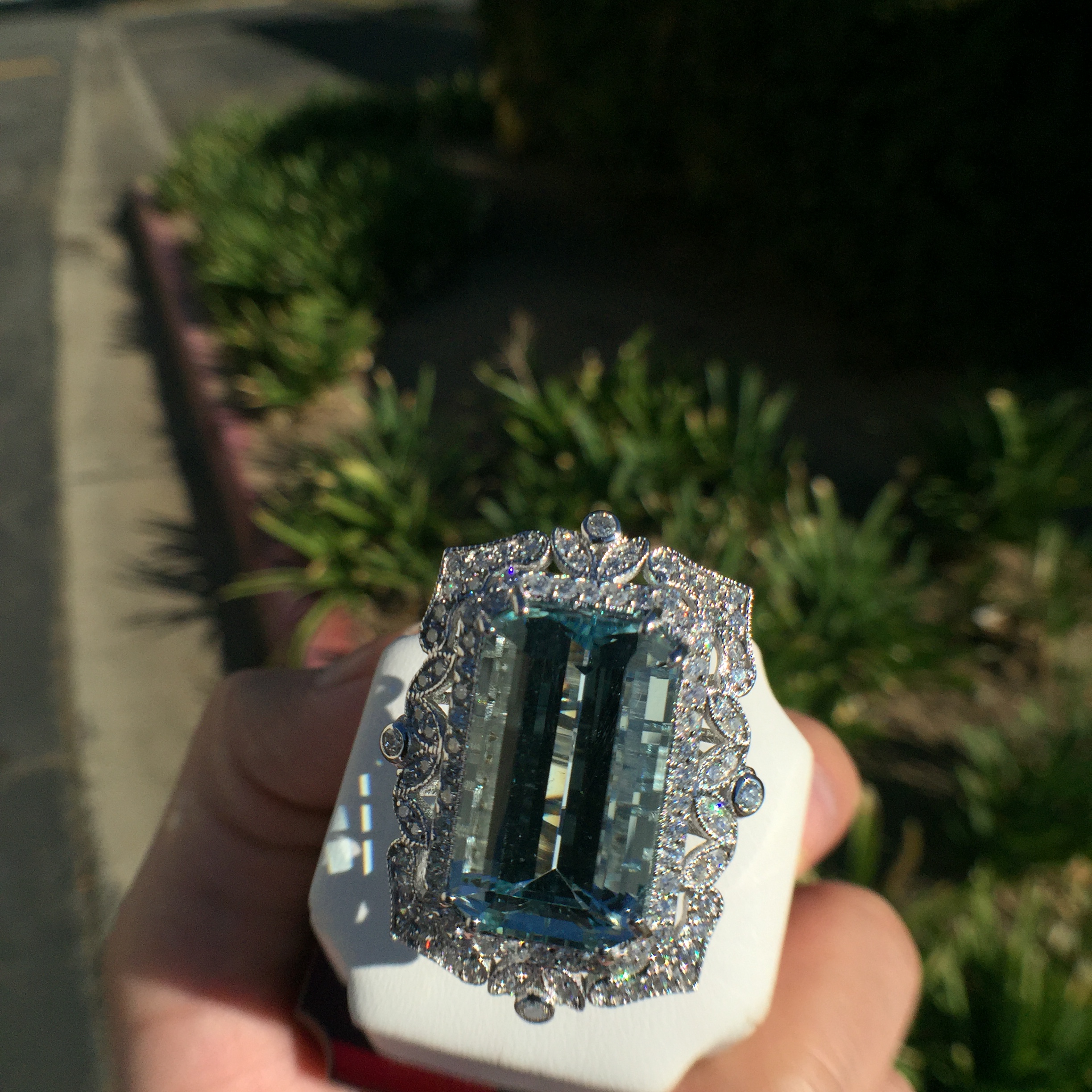 14k White Gold 18.59ct Aquamarine & Diamonds Ring - Image 4