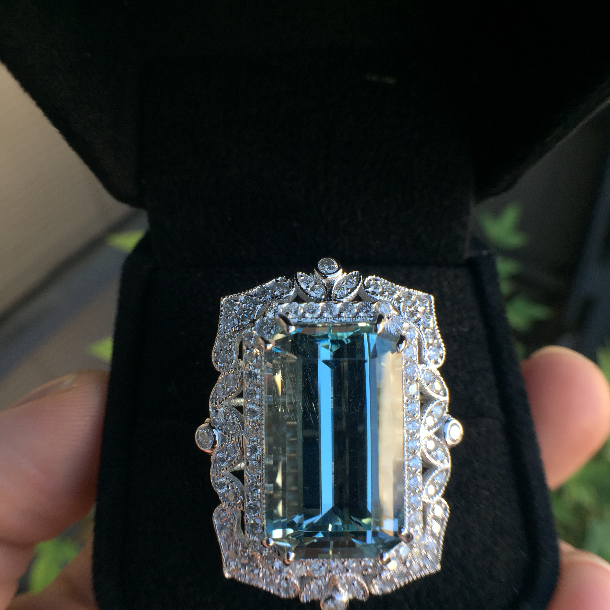 14k White Gold 18.59ct Aquamarine & Diamonds Ring - Image 3