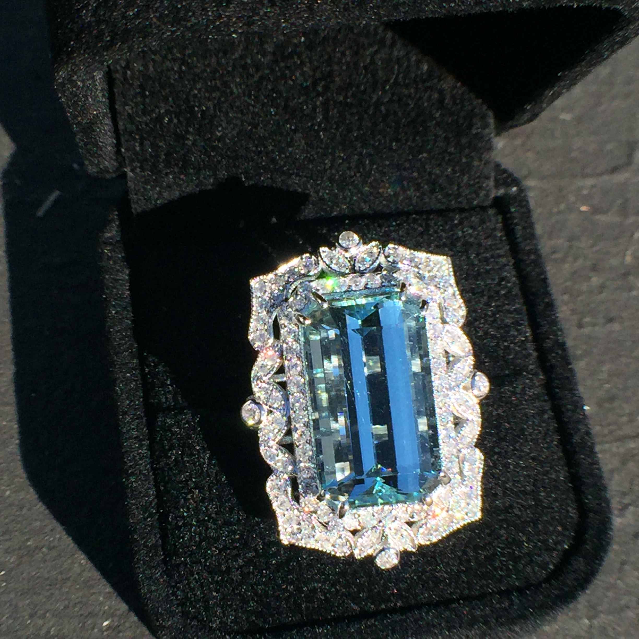 14k White Gold 18.59ct Aquamarine & Diamonds Ring - Image 7
