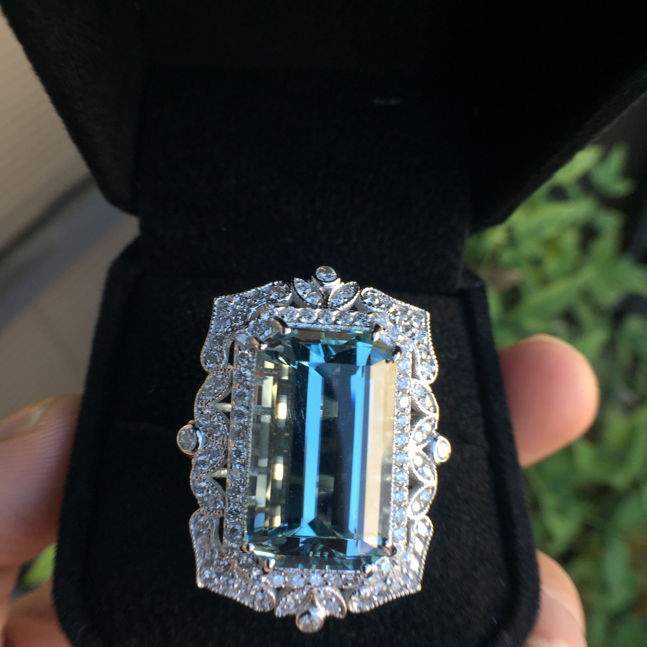 14k White Gold 18.59ct Aquamarine & Diamonds Ring - Image 9