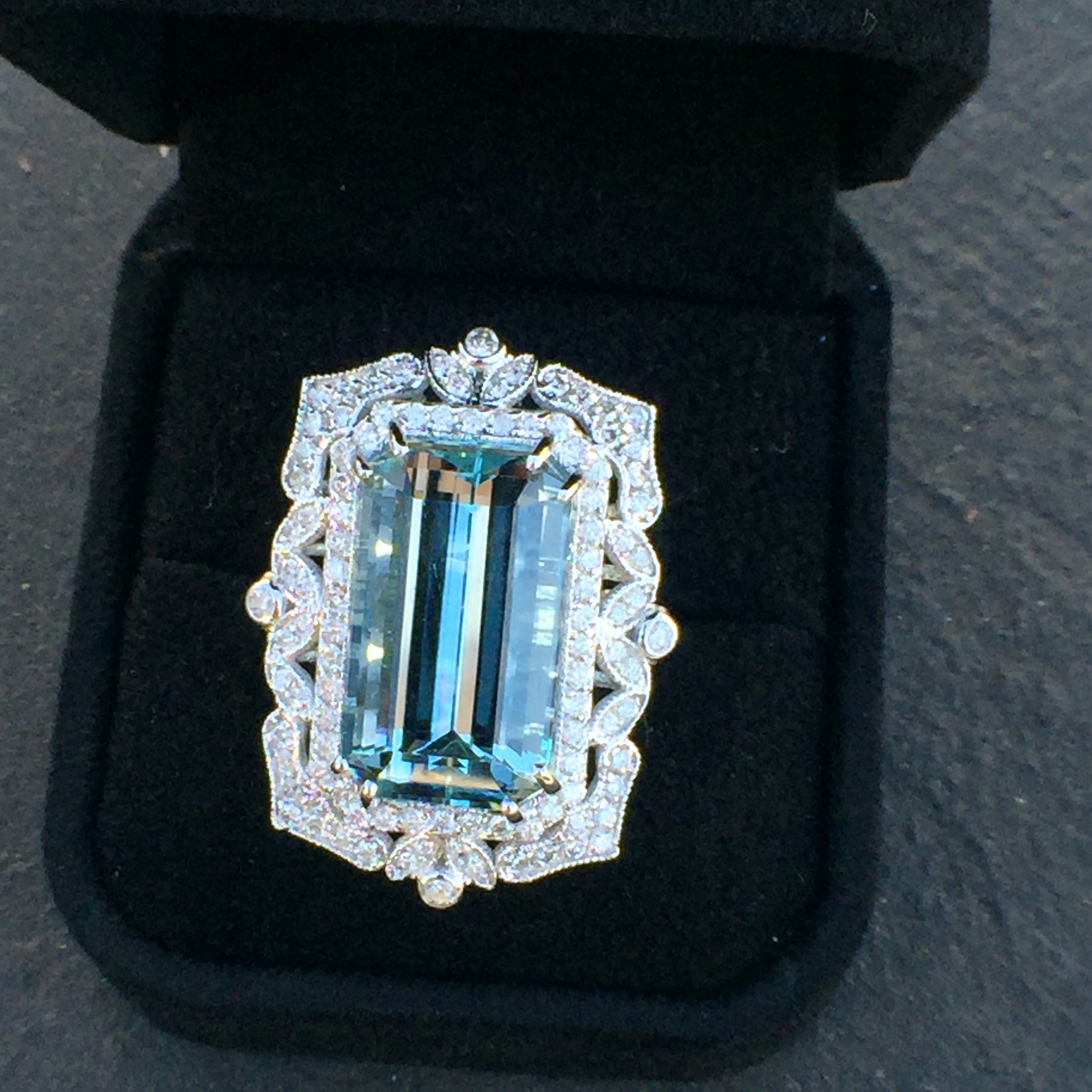 14k White Gold 18.59ct Aquamarine & Diamonds Ring - Image 10